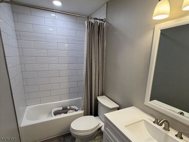 68 Dupont Ave, Hopatcong Boro, NJ 07843