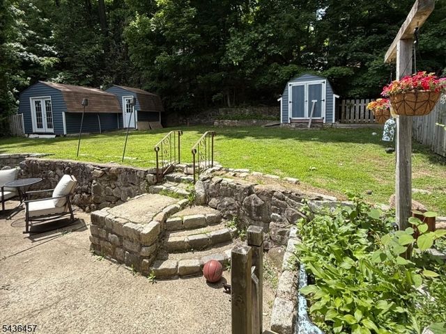 68 Dupont Ave, Hopatcong Boro, NJ 07843