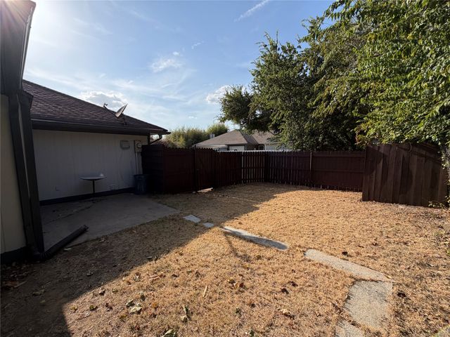 10231 Ridge Oak Street, Dallas, TX 75227