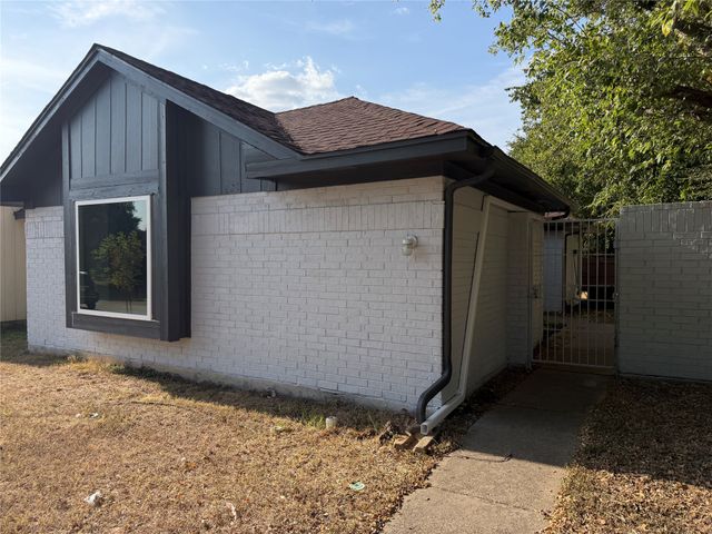 10231 Ridge Oak Street, Dallas, TX 75227