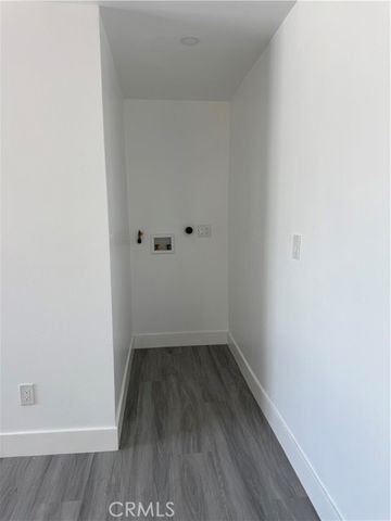 718 E 48th, Los Angeles, CA 90011