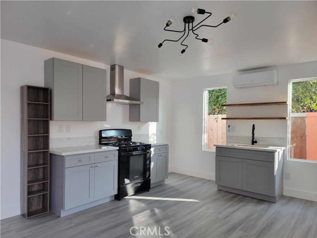 718 E 48th, Los Angeles, CA 90011