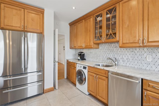 162-01 Powells Cove Boulevard 5G, Beechhurst, NY 11357
