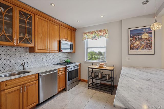 162-01 Powells Cove Boulevard 5G, Beechhurst, NY 11357