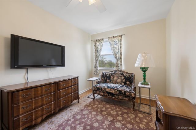 162-01 Powells Cove Boulevard 5G, Beechhurst, NY 11357