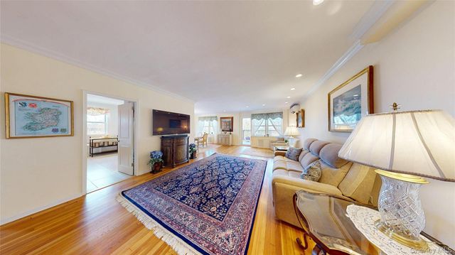 162-01 Powells Cove Boulevard 5G, Beechhurst, NY 11357