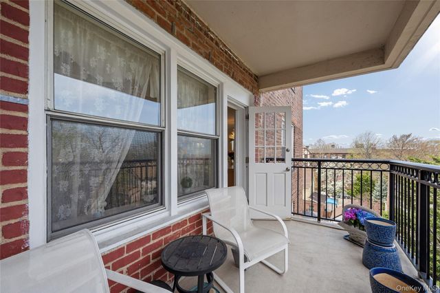 162-01 Powells Cove Boulevard 5G, Beechhurst, NY 11357
