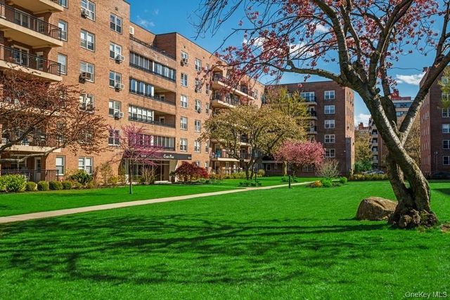 162-01 Powells Cove Boulevard 5G, Beechhurst, NY 11357