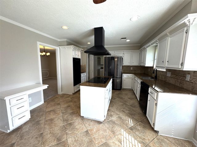 6630 Sumner Isle Court, Spring, TX 77379