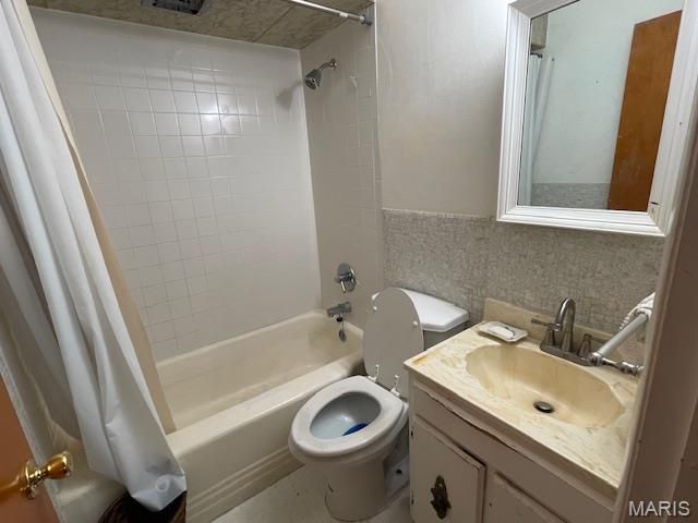 1537 Akron Drive, St Louis, MO 63137