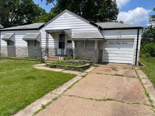 1537 Akron Drive, St Louis, MO 63137
