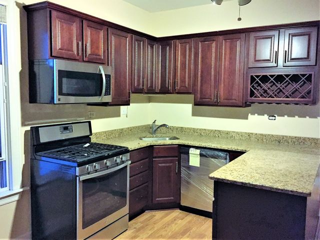 3926 W Byron Street 2, Chicago, IL 60618