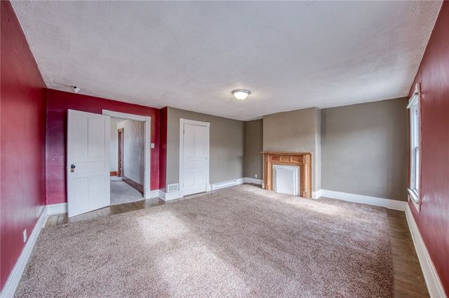 135 E First Ave, Tarentum, PA 15084