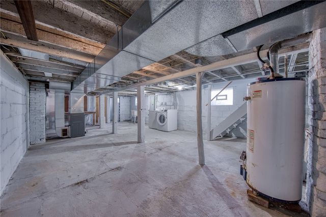 135 E First Ave, Tarentum, PA 15084