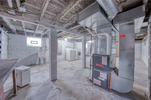 135 E First Ave, Tarentum, PA 15084