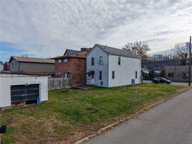 135 E First Ave, Tarentum, PA 15084