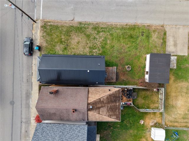 135 E First Ave, Tarentum, PA 15084