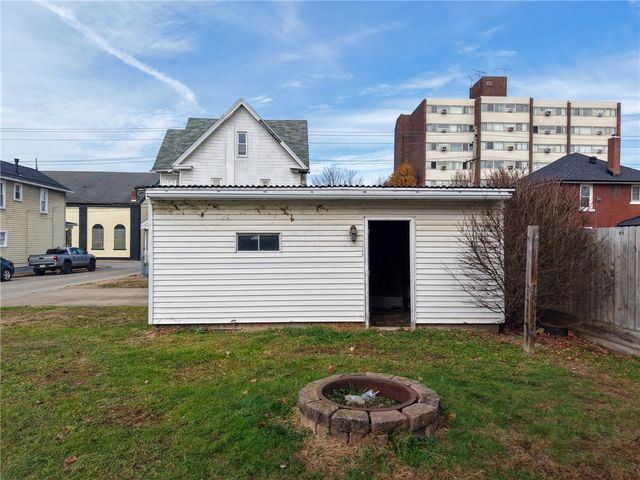 135 E First Ave, Tarentum, PA 15084