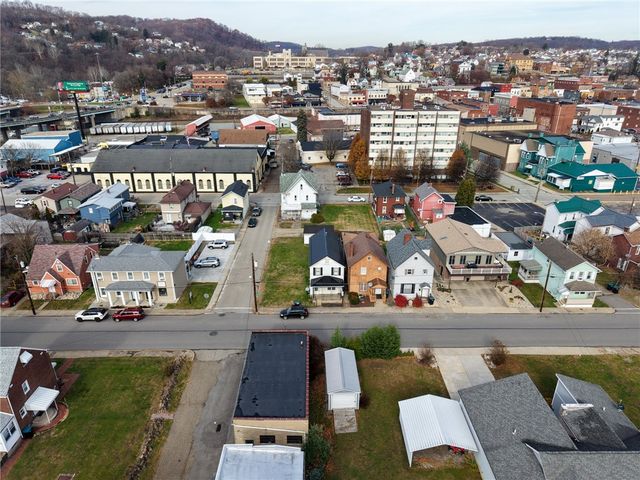 135 E First Ave, Tarentum, PA 15084