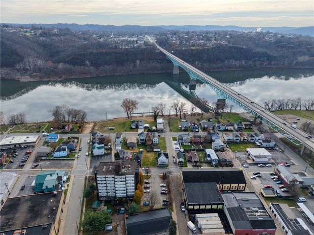 135 E First Ave, Tarentum, PA 15084