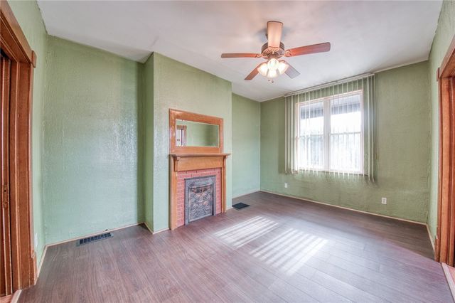 135 E First Ave, Tarentum, PA 15084