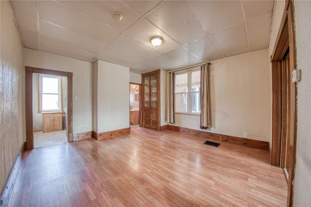 135 E First Ave, Tarentum, PA 15084