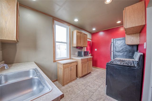 135 E First Ave, Tarentum, PA 15084