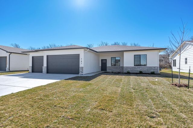 707 E Elmwood St, Park City, KS 67147