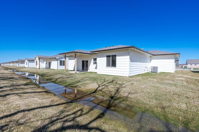 707 E Elmwood St, Park City, KS 67147