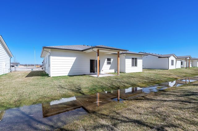 707 E Elmwood St, Park City, KS 67147