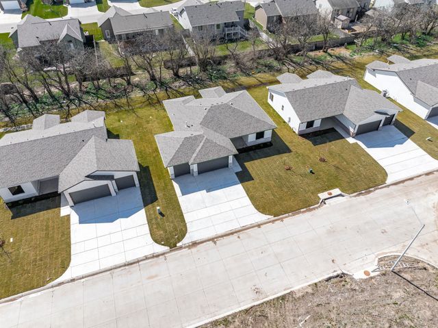 707 E Elmwood St, Park City, KS 67147