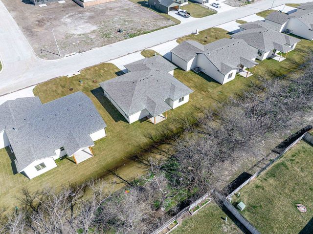 707 E Elmwood St, Park City, KS 67147