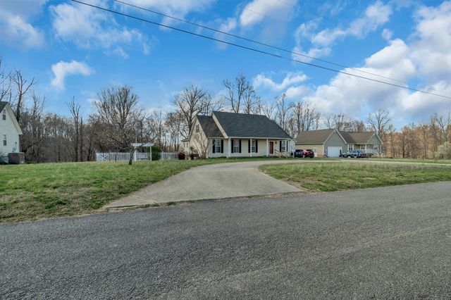 672 Old Snow Hill Rd, Dowelltown, TN 37059