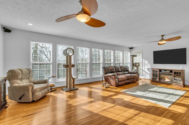 672 Old Snow Hill Rd, Dowelltown, TN 37059