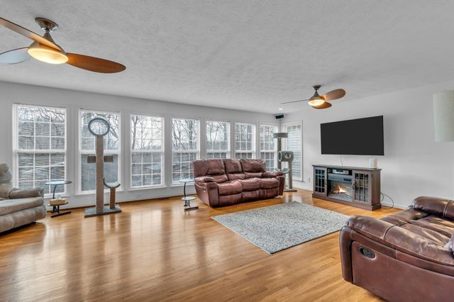 672 Old Snow Hill Rd, Dowelltown, TN 37059