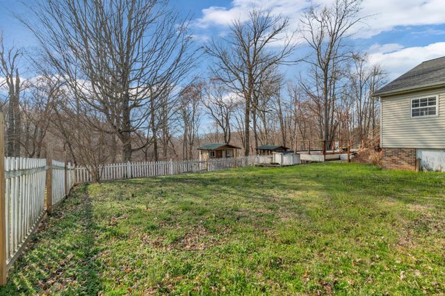 672 Old Snow Hill Rd, Dowelltown, TN 37059