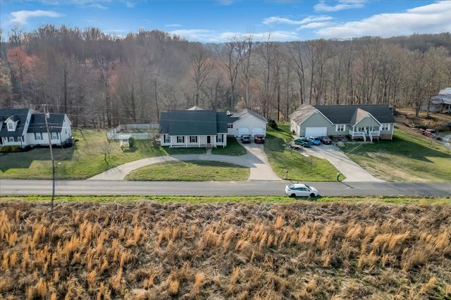 672 Old Snow Hill Rd, Dowelltown, TN 37059