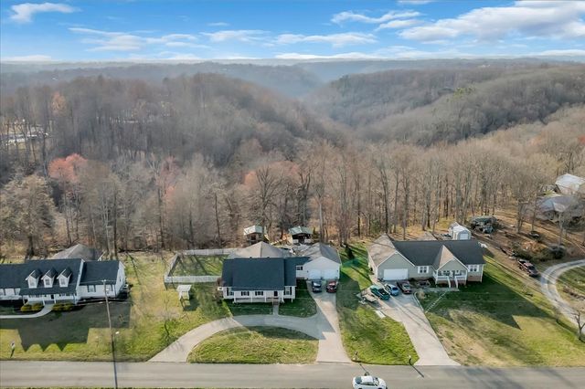672 Old Snow Hill Rd, Dowelltown, TN 37059