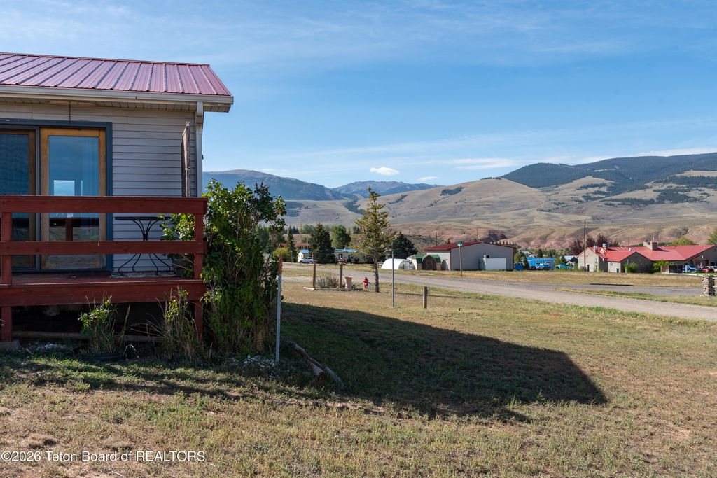601 ROOSEVELT Street, Dubois, WY 82513 photo 2