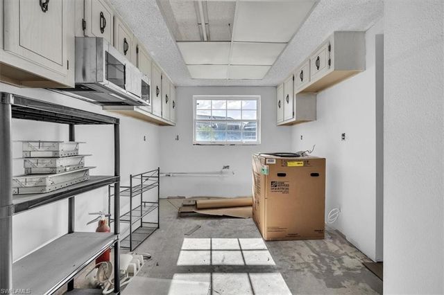 7043 New Post DR 1, North Fort Myers, FL 33917