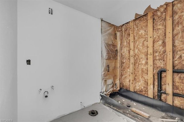 7043 New Post DR 1, North Fort Myers, FL 33917