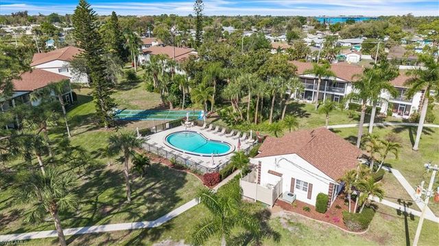 7043 New Post DR 1, North Fort Myers, FL 33917