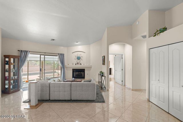 778 E Josephine Canyon Drive, Green Valley, AZ 85614