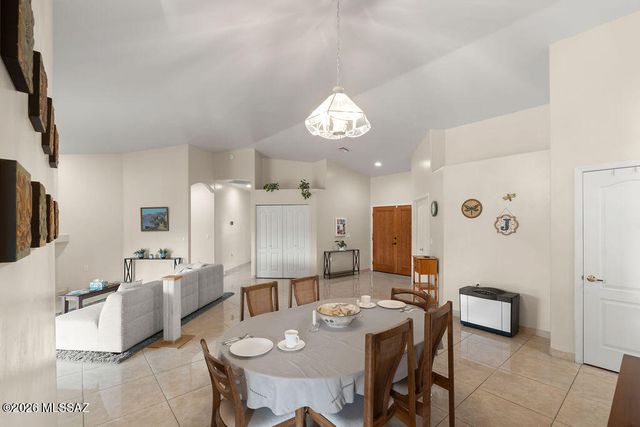 778 E Josephine Canyon Drive, Green Valley, AZ 85614