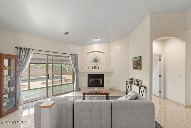778 E Josephine Canyon Drive, Green Valley, AZ 85614