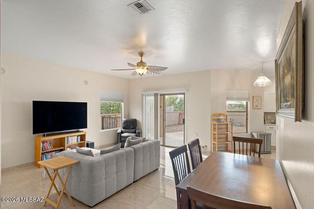 778 E Josephine Canyon Drive, Green Valley, AZ 85614