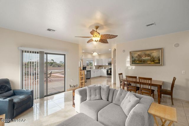 778 E Josephine Canyon Drive, Green Valley, AZ 85614