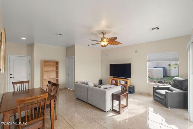 778 E Josephine Canyon Drive, Green Valley, AZ 85614