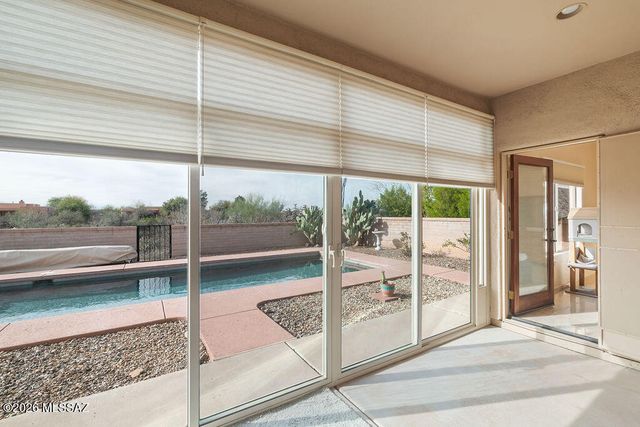 778 E Josephine Canyon Drive, Green Valley, AZ 85614