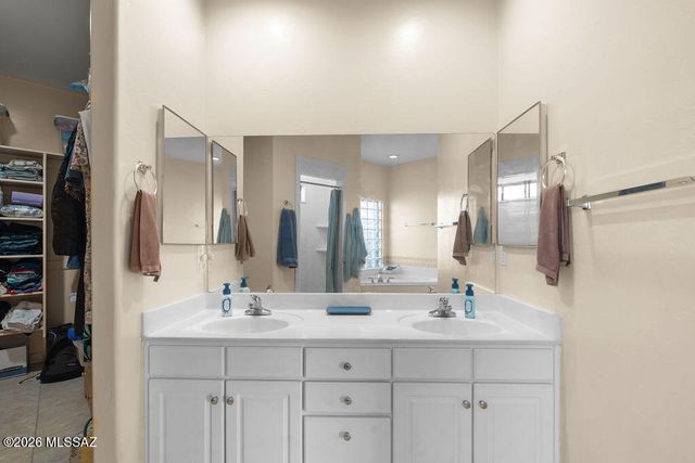 778 E Josephine Canyon Drive, Green Valley, AZ 85614